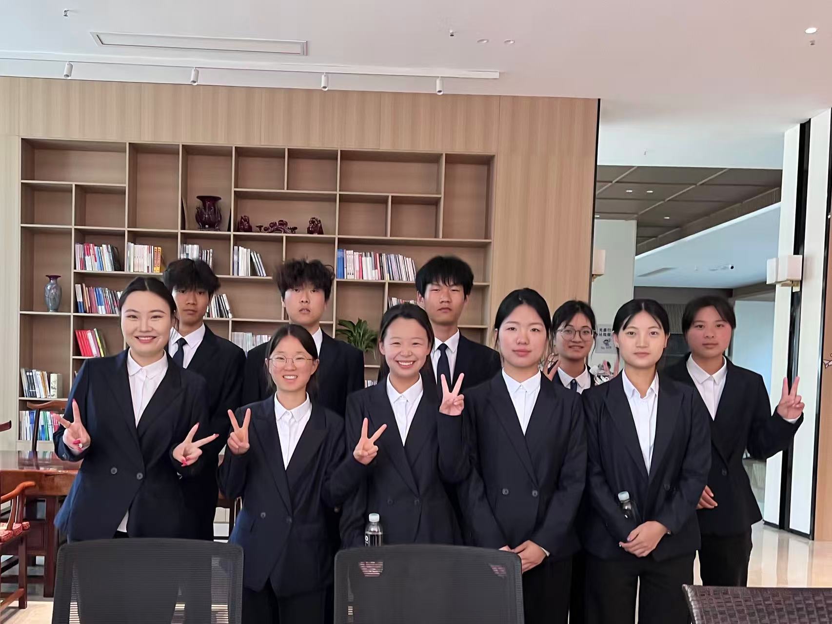 以志愿实践砺初心 以专业赋能促成长——商学院学子圆满完成省级教育研习班志愿服务工作